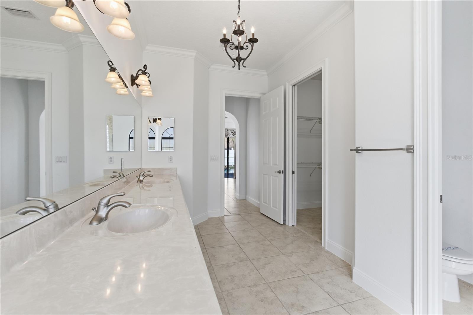 Image 25 of 49 For 11 Wood Clift Lane