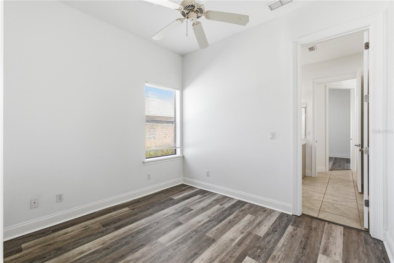 Image 27 of 49 For 11 Wood Clift Lane