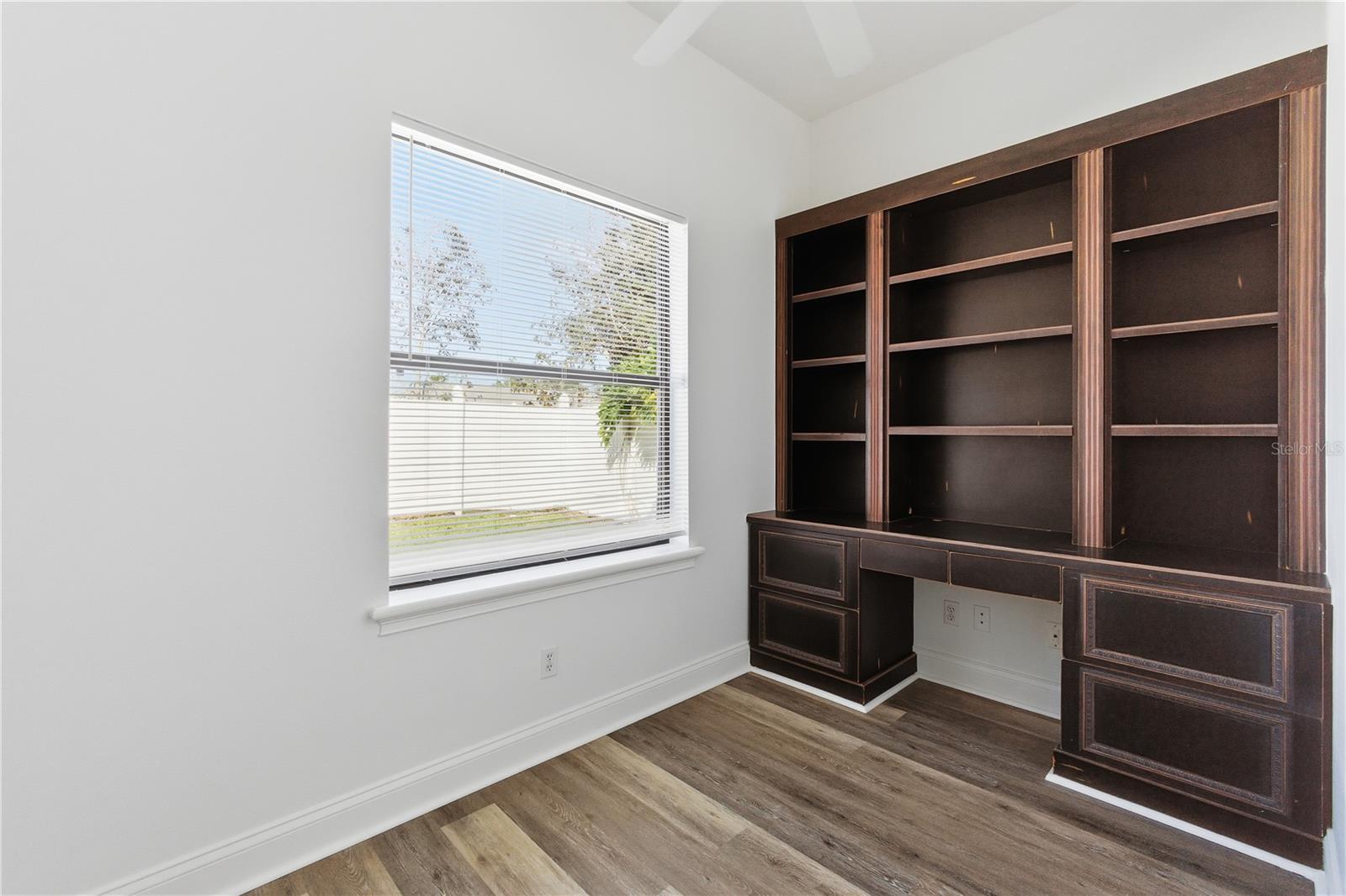 Image 31 of 49 For 11 Wood Clift Lane