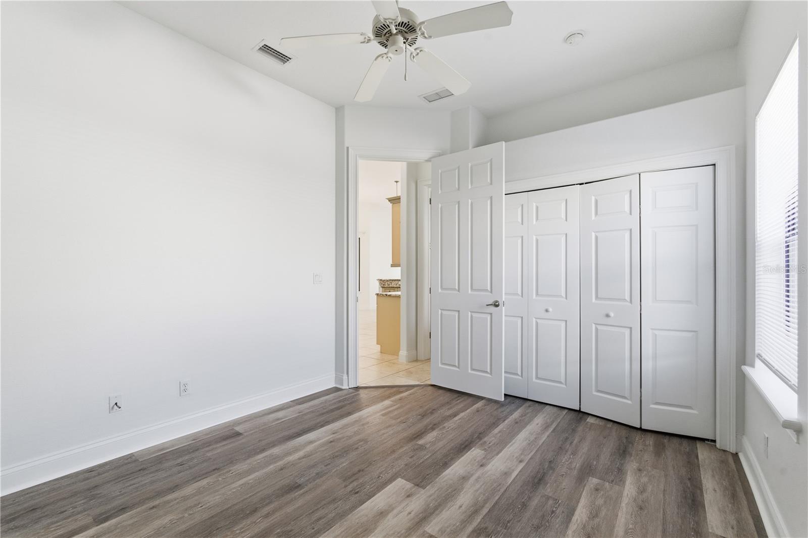 Image 33 of 49 For 11 Wood Clift Lane