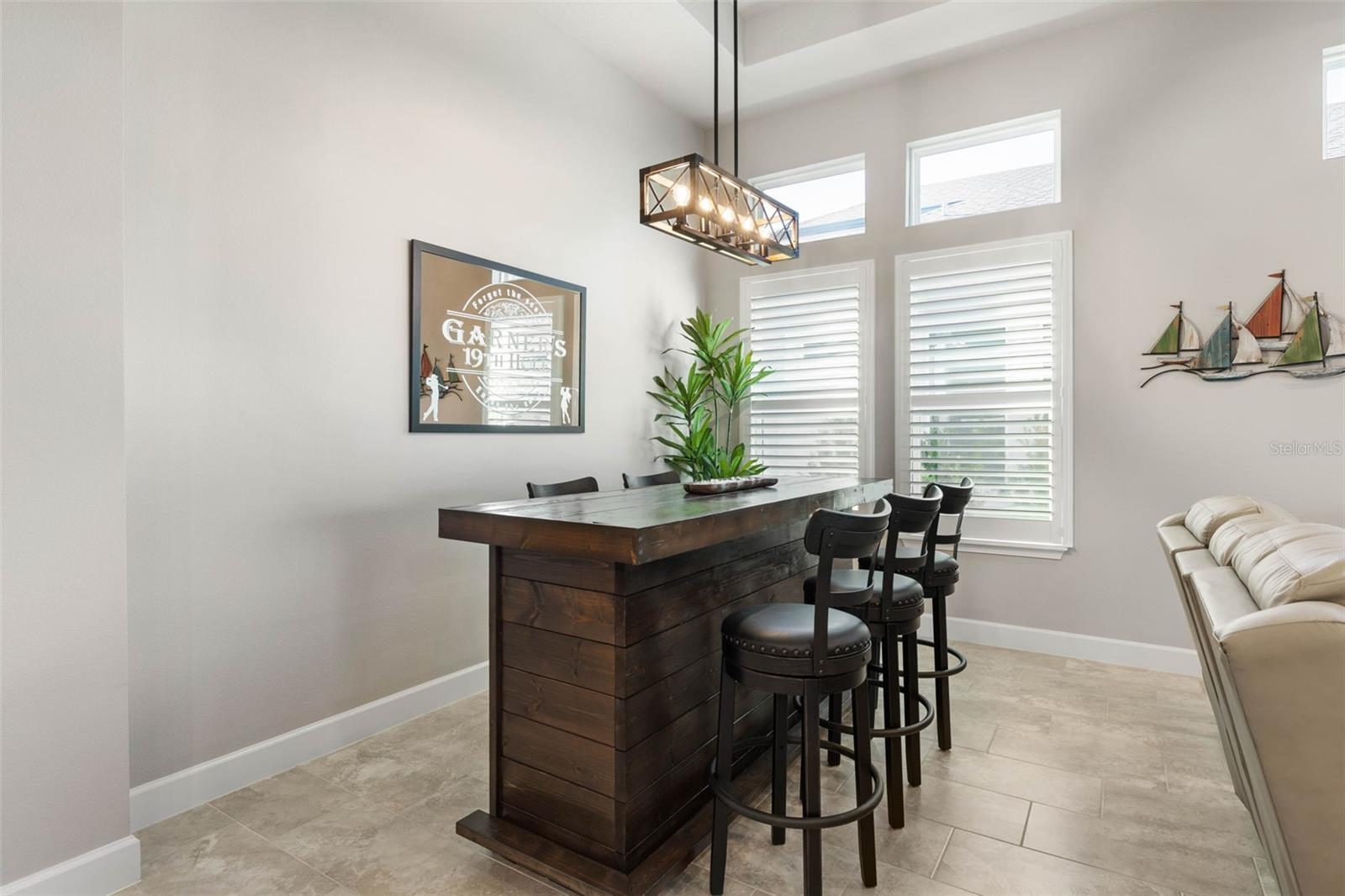 Image 22 of 100 For 24 Kingswood Court