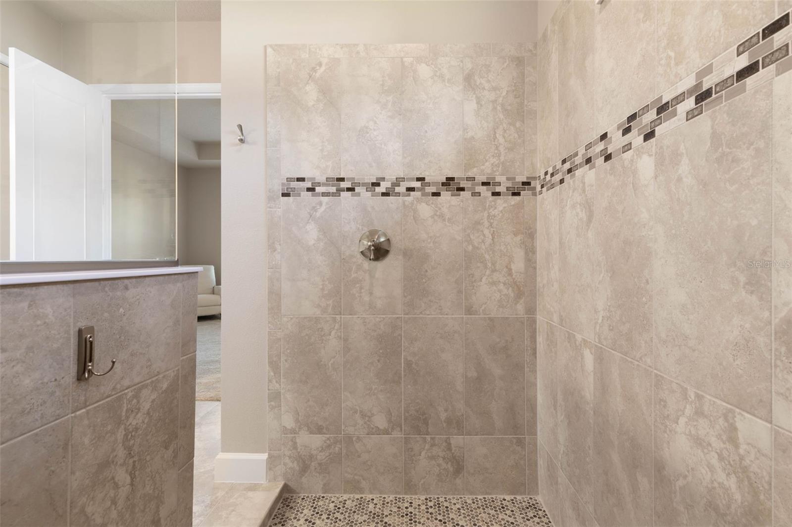 Image 33 of 100 For 24 Kingswood Court