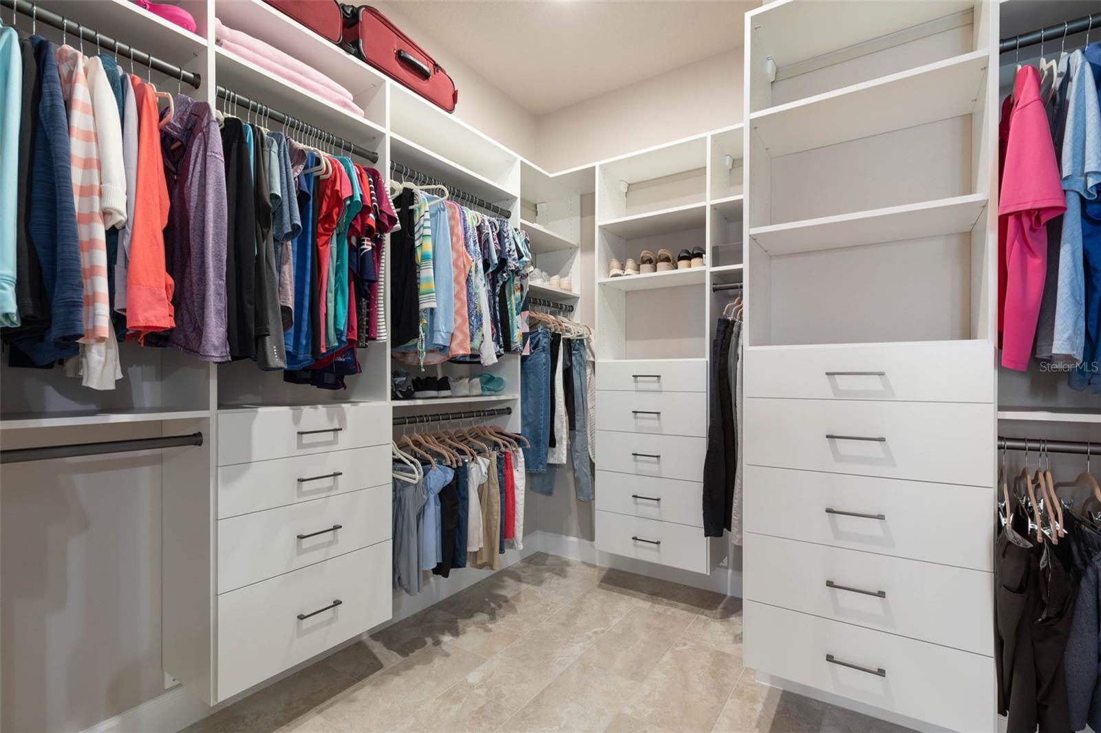 Image 34 of 100 For 24 Kingswood Court