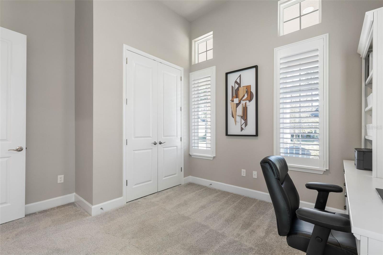 Image 41 of 100 For 24 Kingswood Court