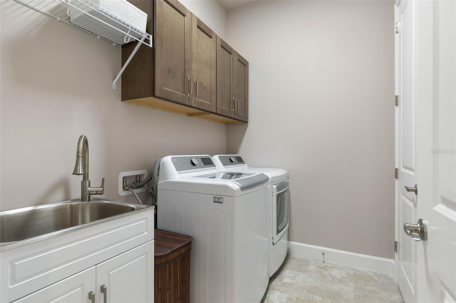 Image 46 of 100 For 24 Kingswood Court