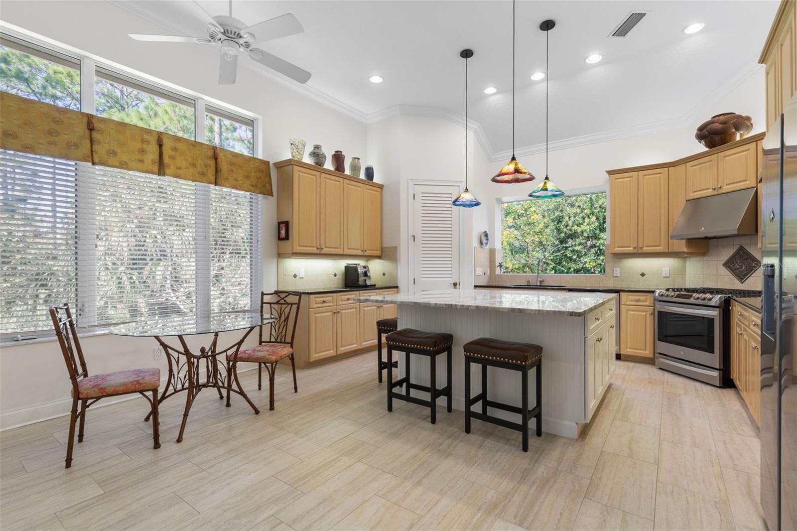 Image 13 of 91 For 10 Waterview Drive