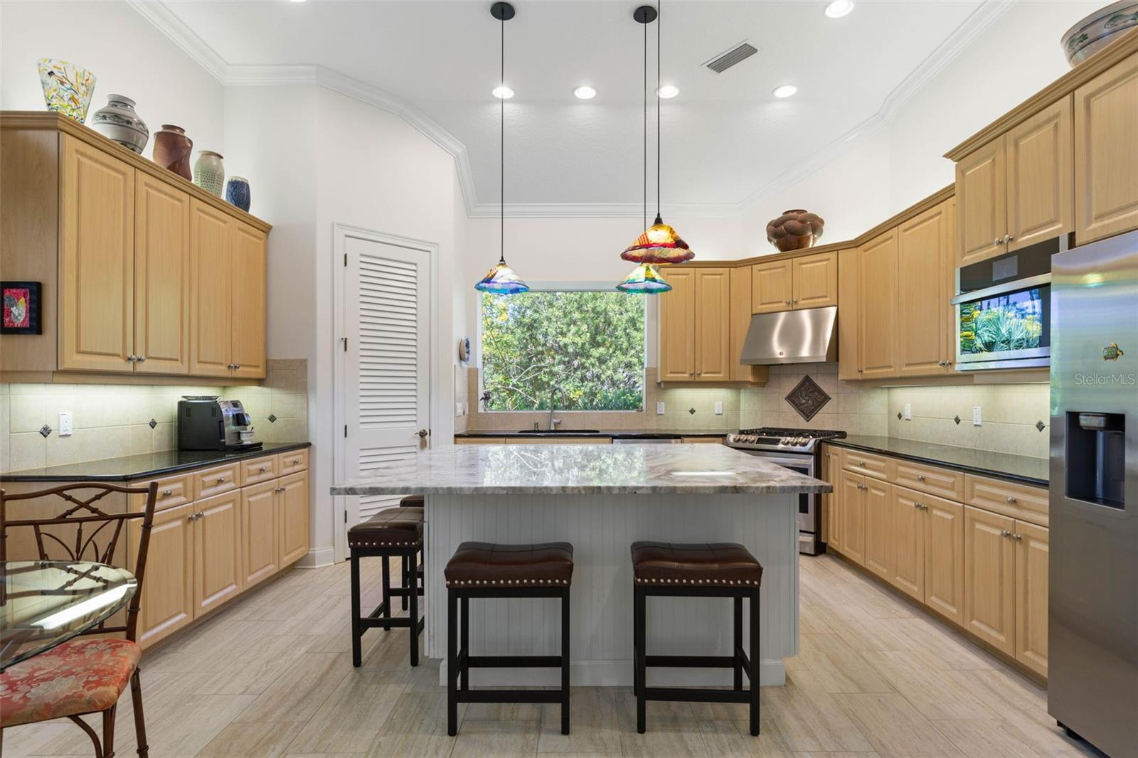 Image 14 of 91 For 10 Waterview Drive