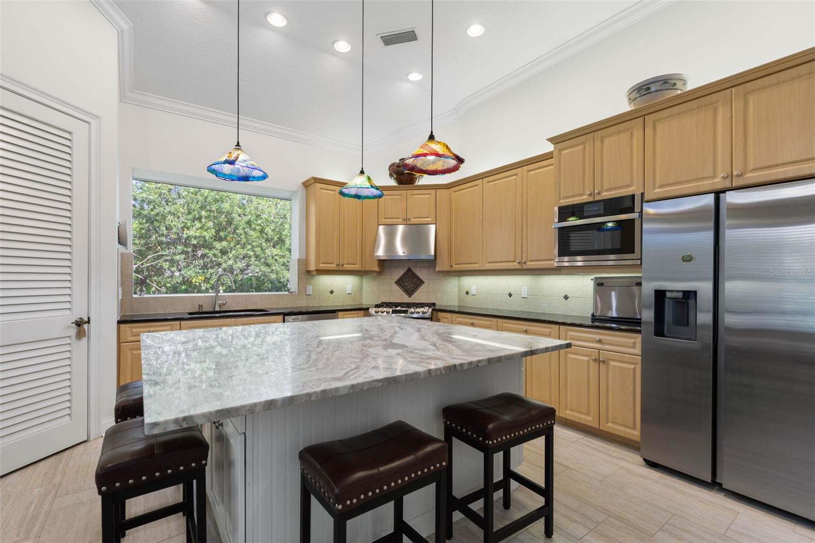 Image 15 of 91 For 10 Waterview Drive