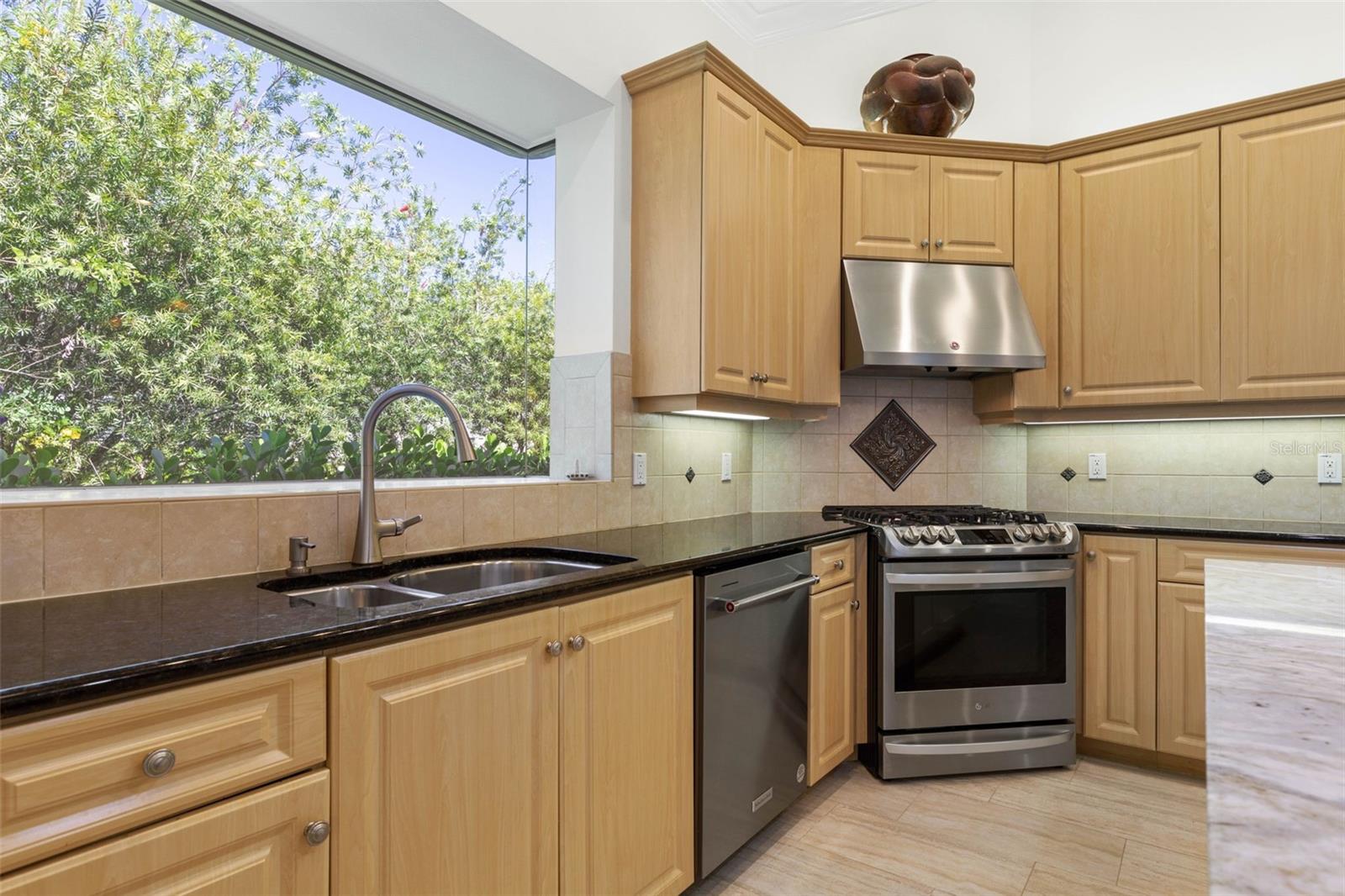 Image 16 of 91 For 10 Waterview Drive