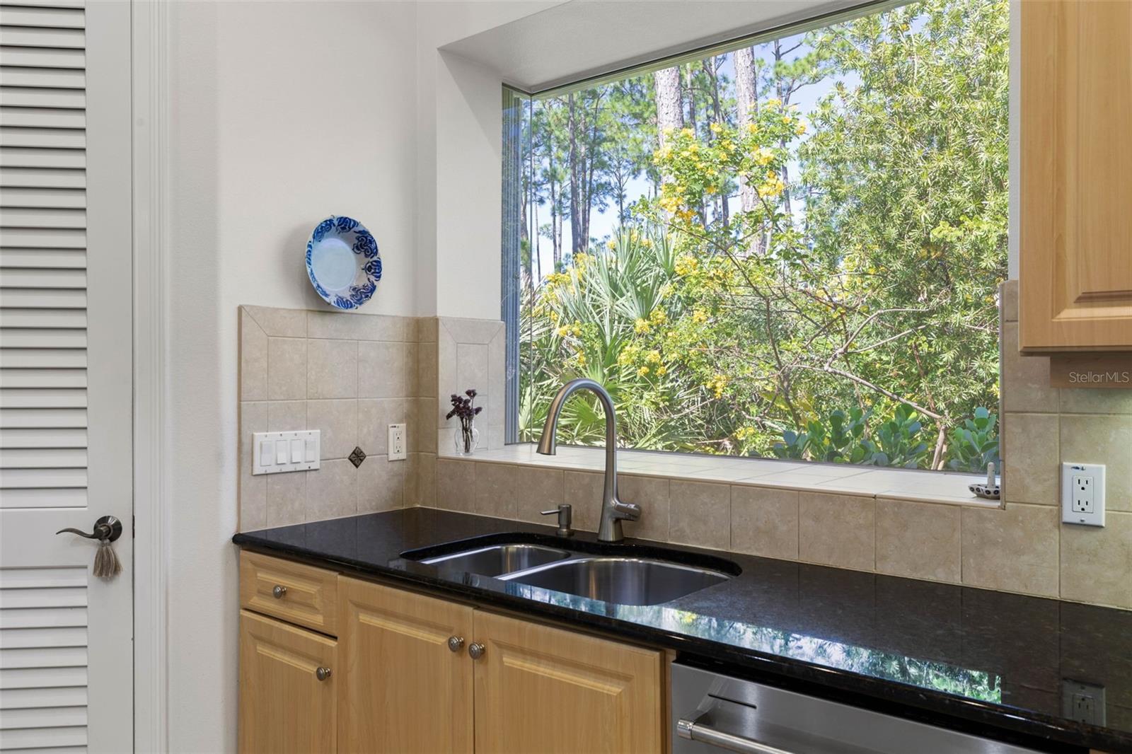 Image 17 of 91 For 10 Waterview Drive