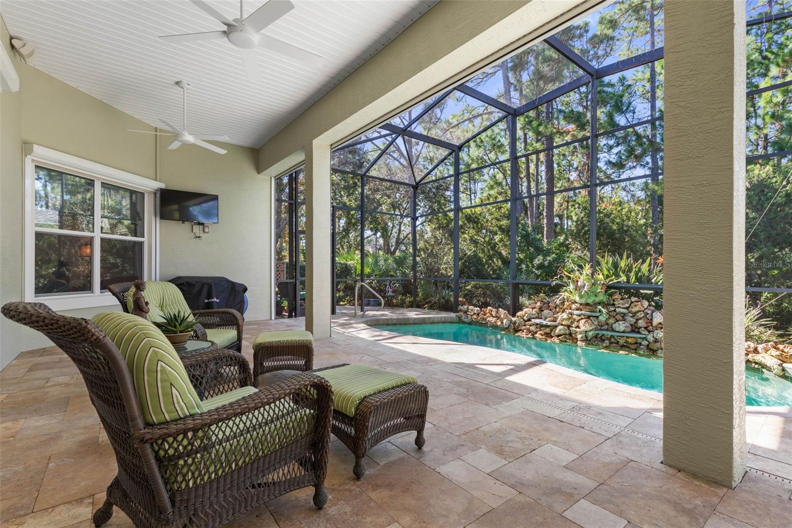 Image 18 of 91 For 10 Waterview Drive