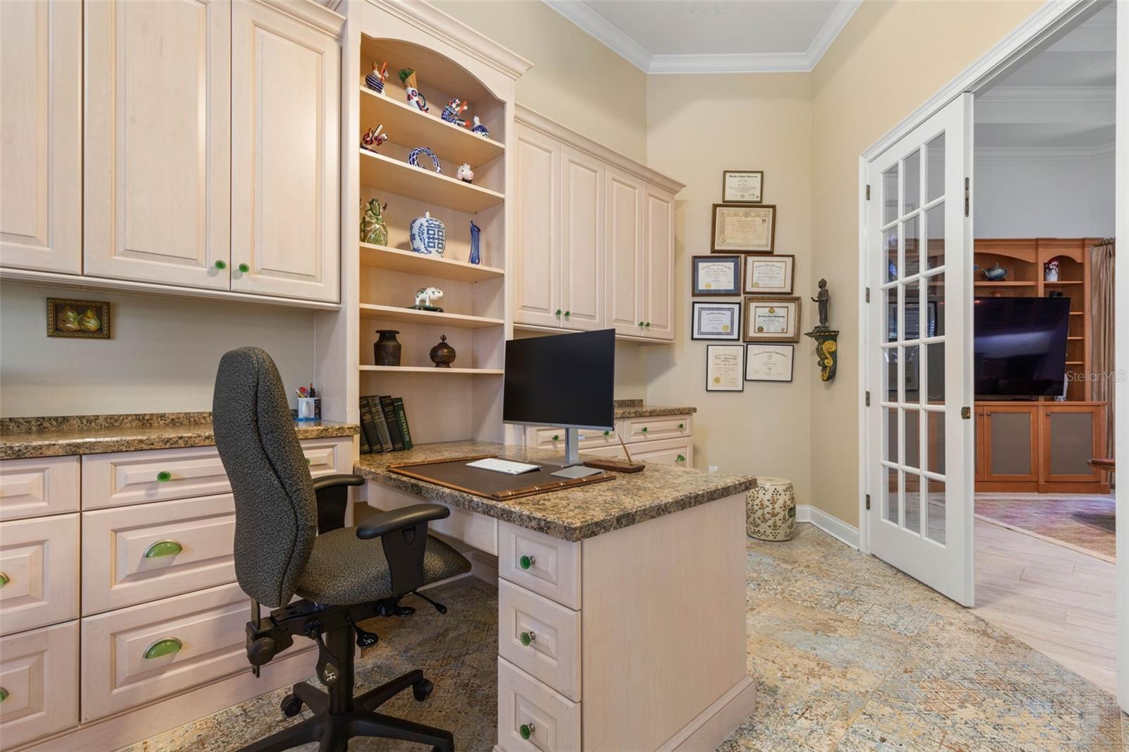 Image 25 of 91 For 10 Waterview Drive