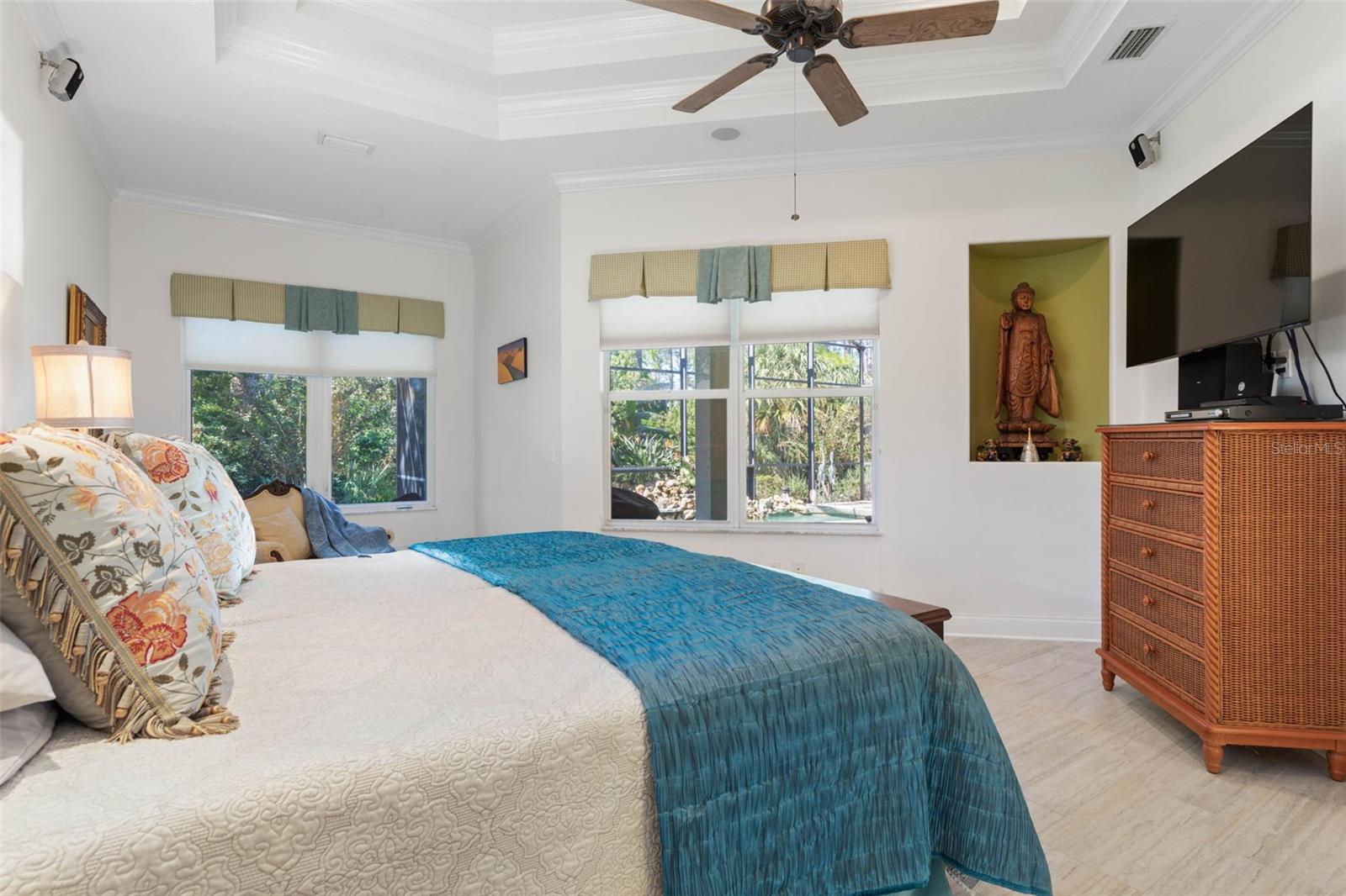 Image 27 of 91 For 10 Waterview Drive