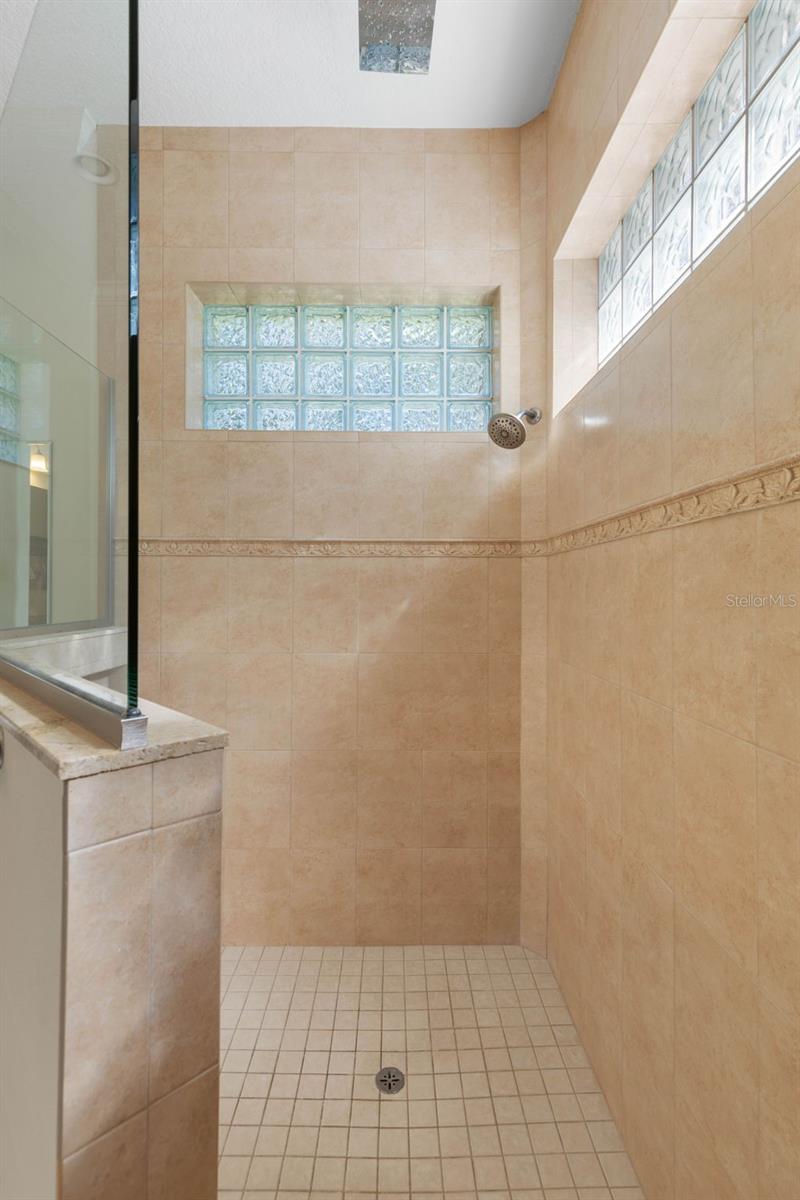 Image 33 of 91 For 10 Waterview Drive