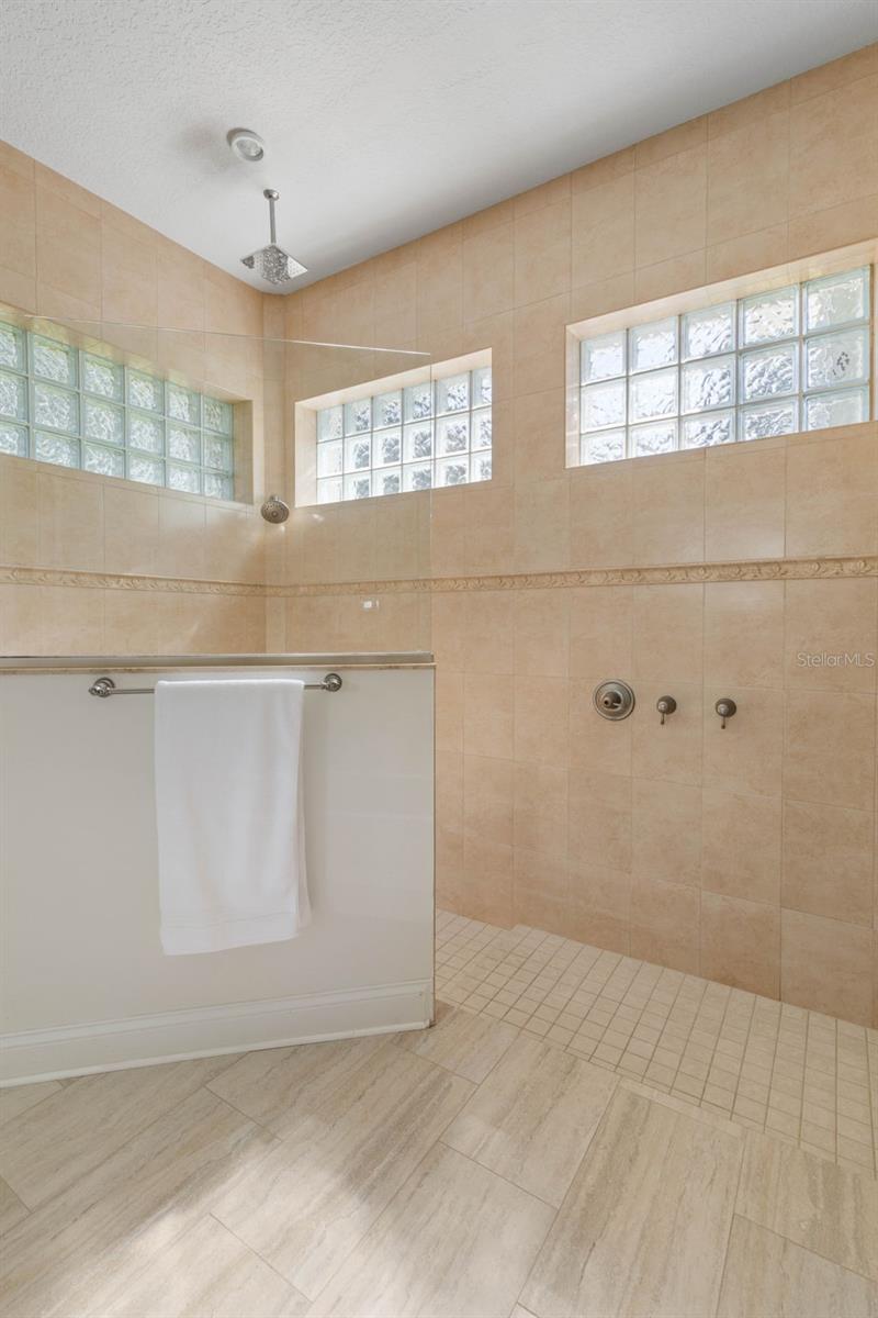 Image 34 of 91 For 10 Waterview Drive