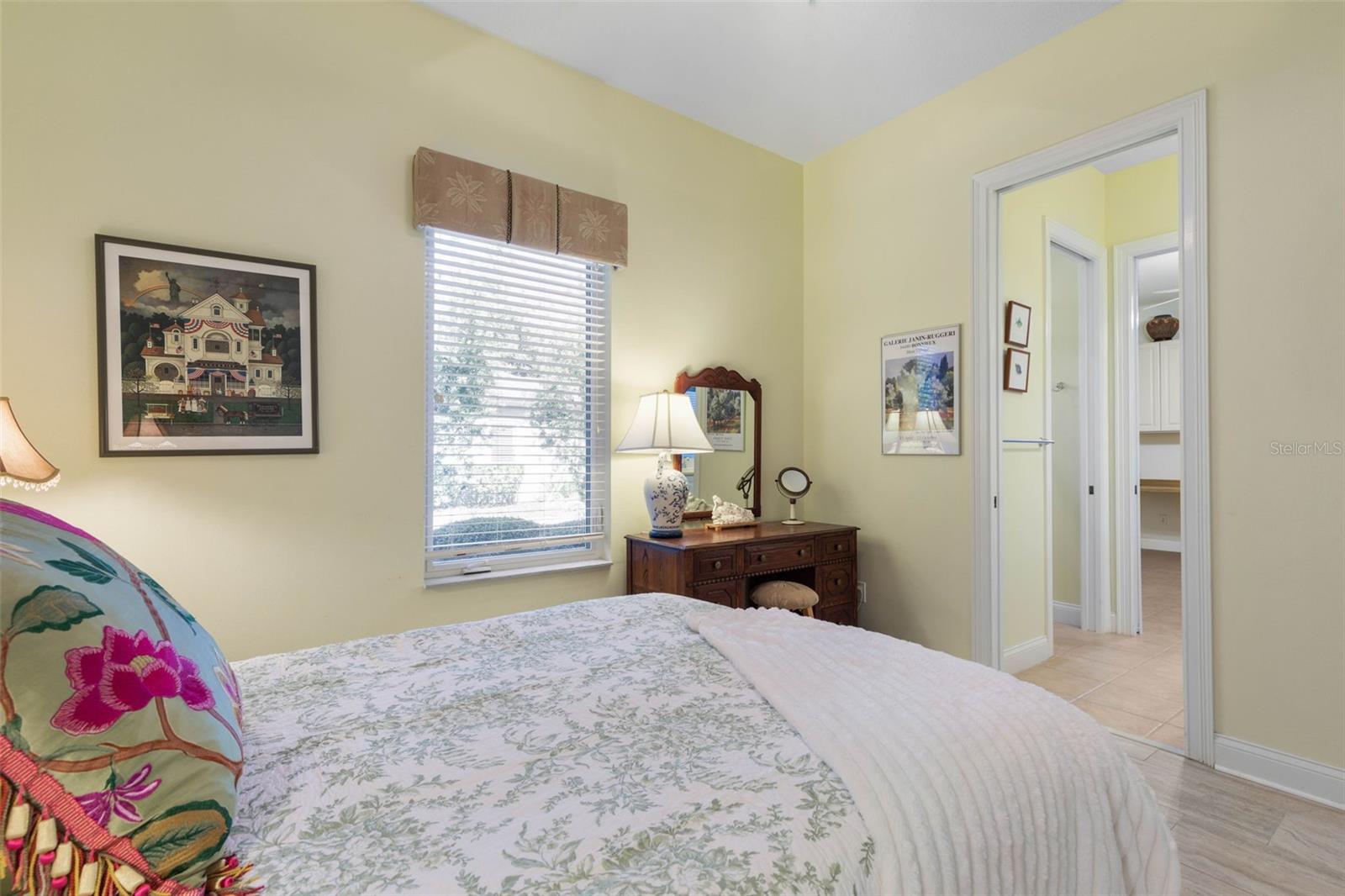 Image 37 of 91 For 10 Waterview Drive