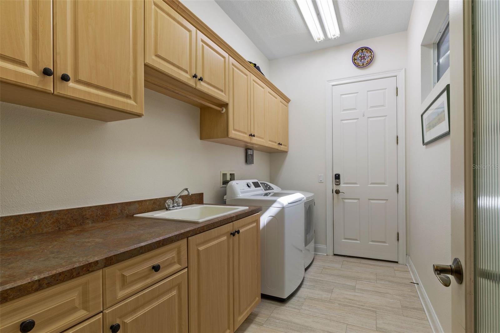 Image 45 of 91 For 10 Waterview Drive