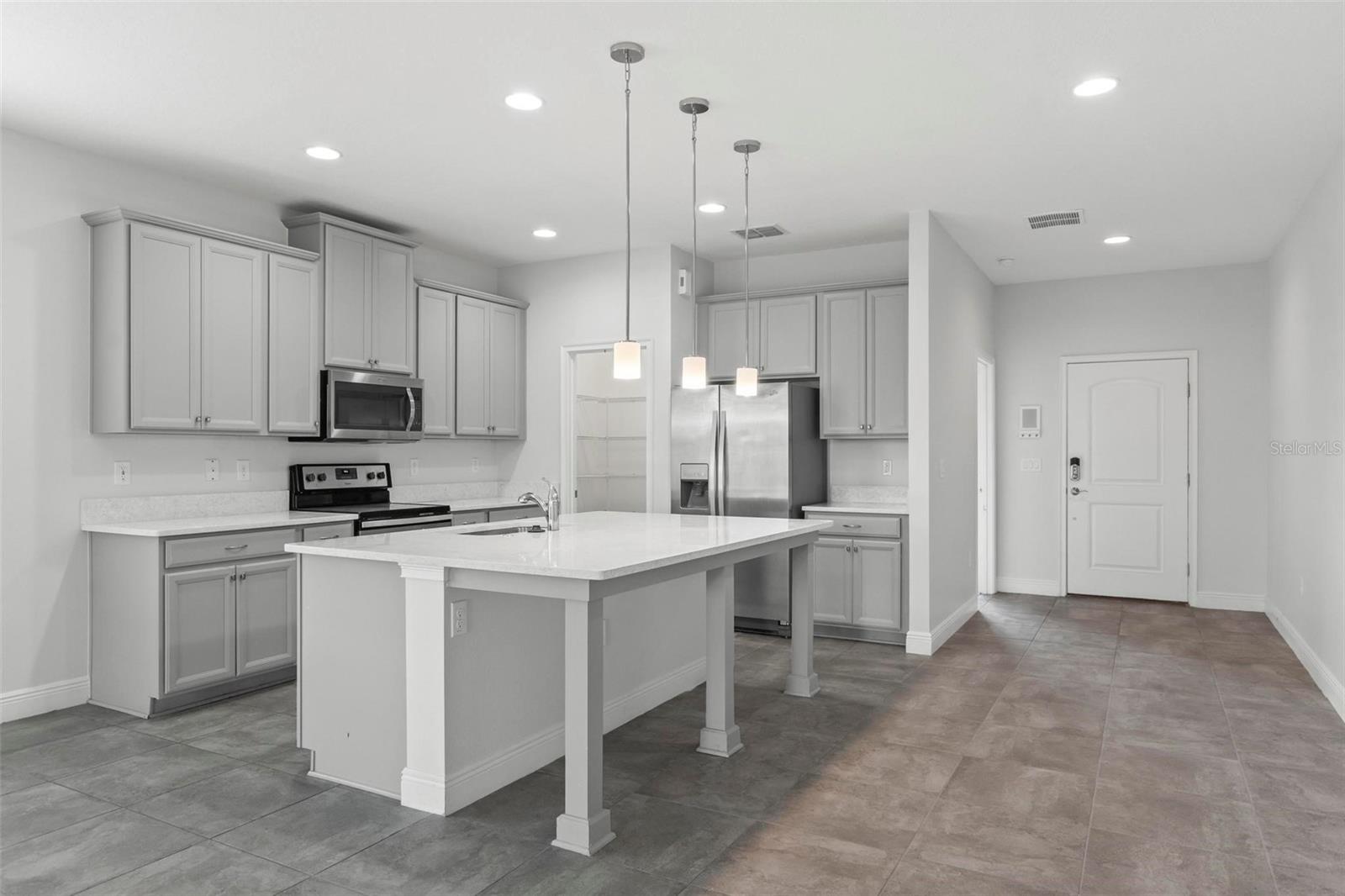 Image 18 of 70 For 5400 Hutchinson Street