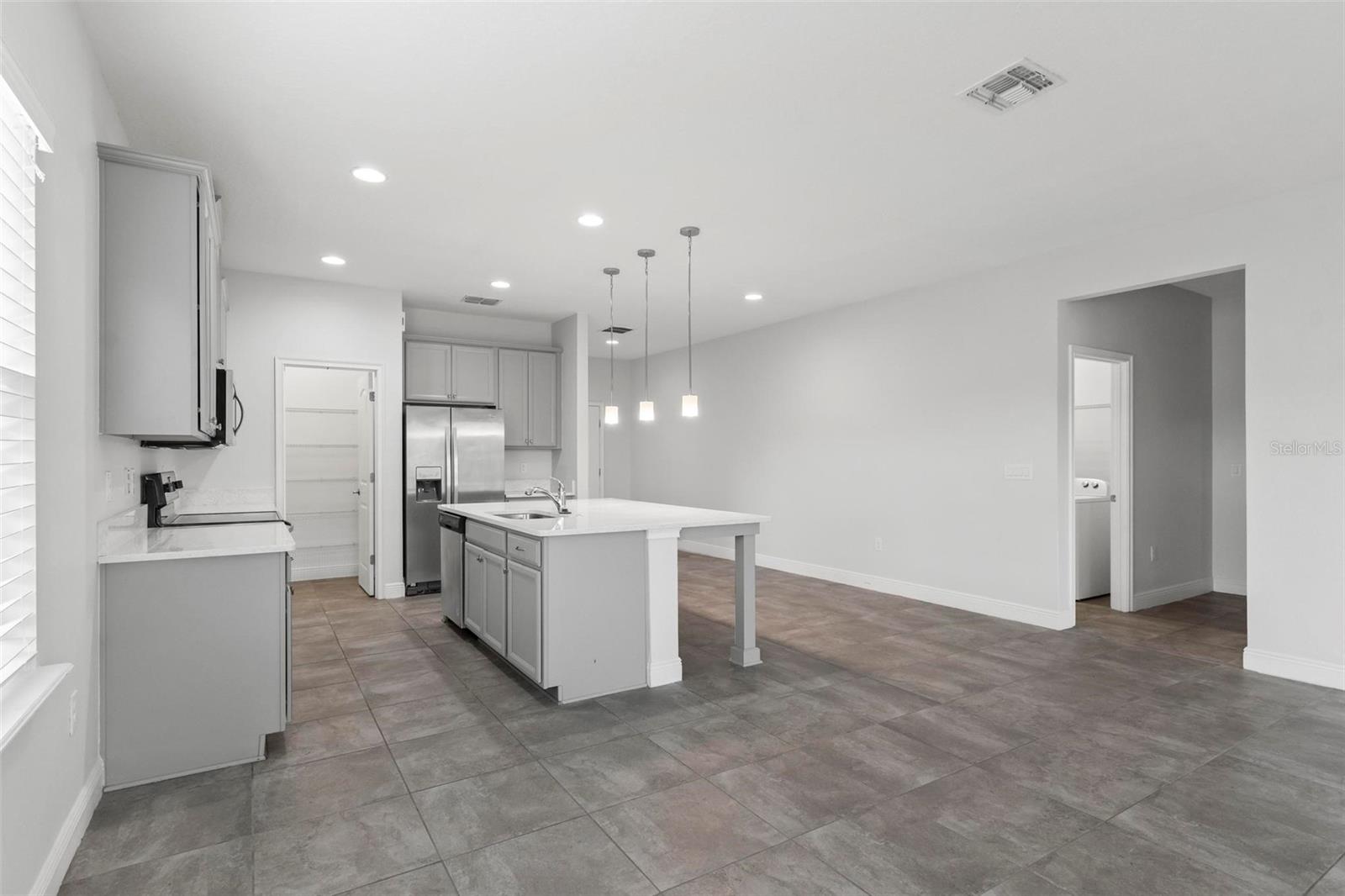 Image 19 of 70 For 5400 Hutchinson Street