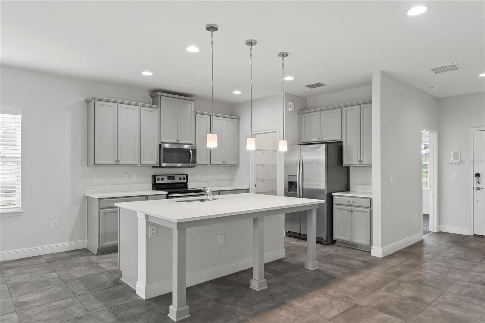 Image 23 of 70 For 5400 Hutchinson Street