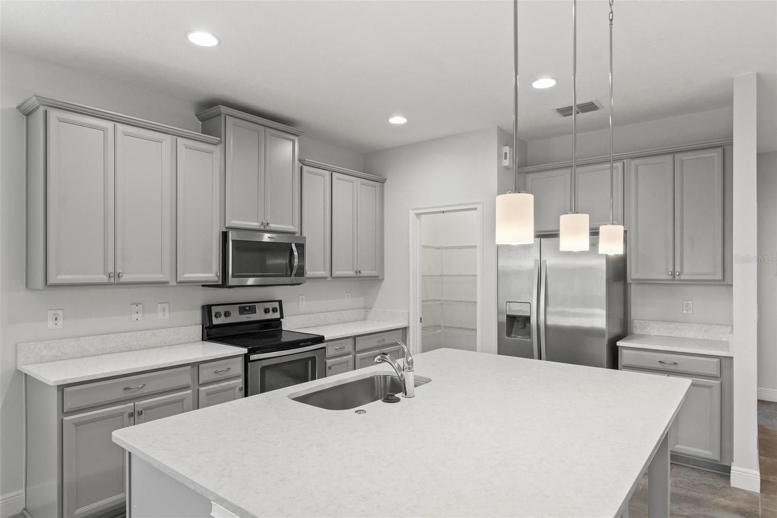 Image 29 of 70 For 5400 Hutchinson Street