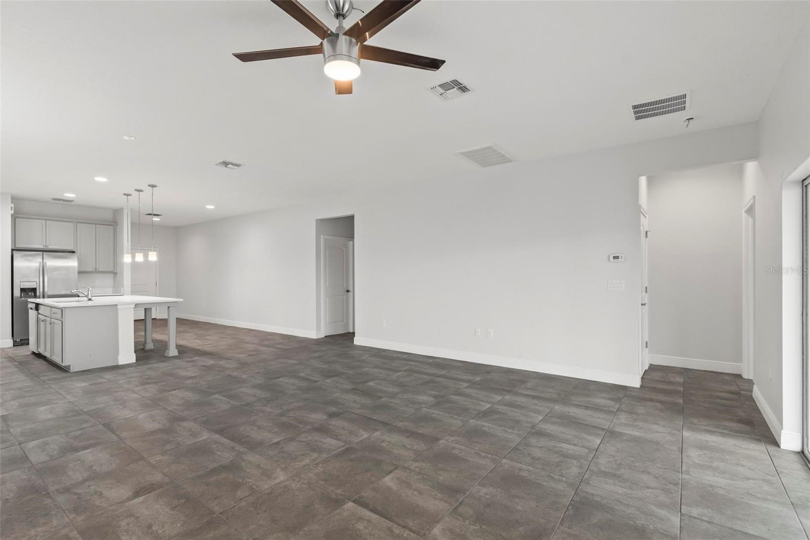 Image 33 of 70 For 5400 Hutchinson Street