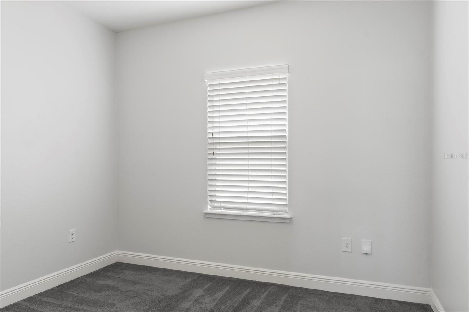 Image 60 of 70 For 5400 Hutchinson Street