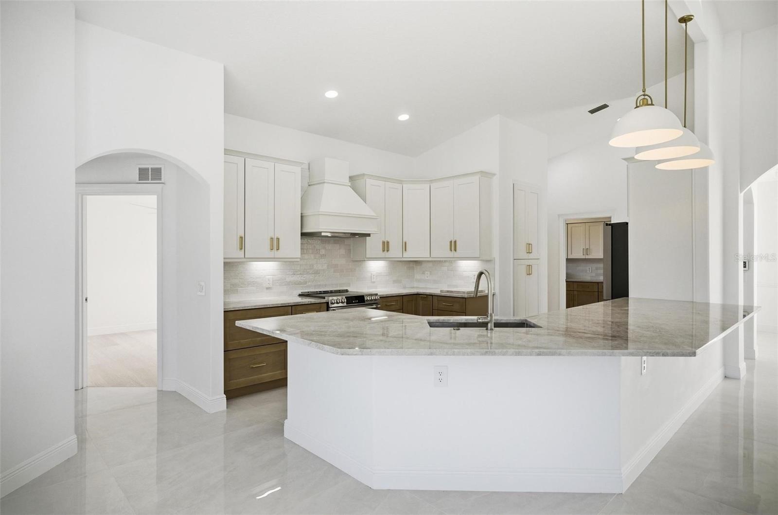 Image 14 of 84 For 34 Clermont Court