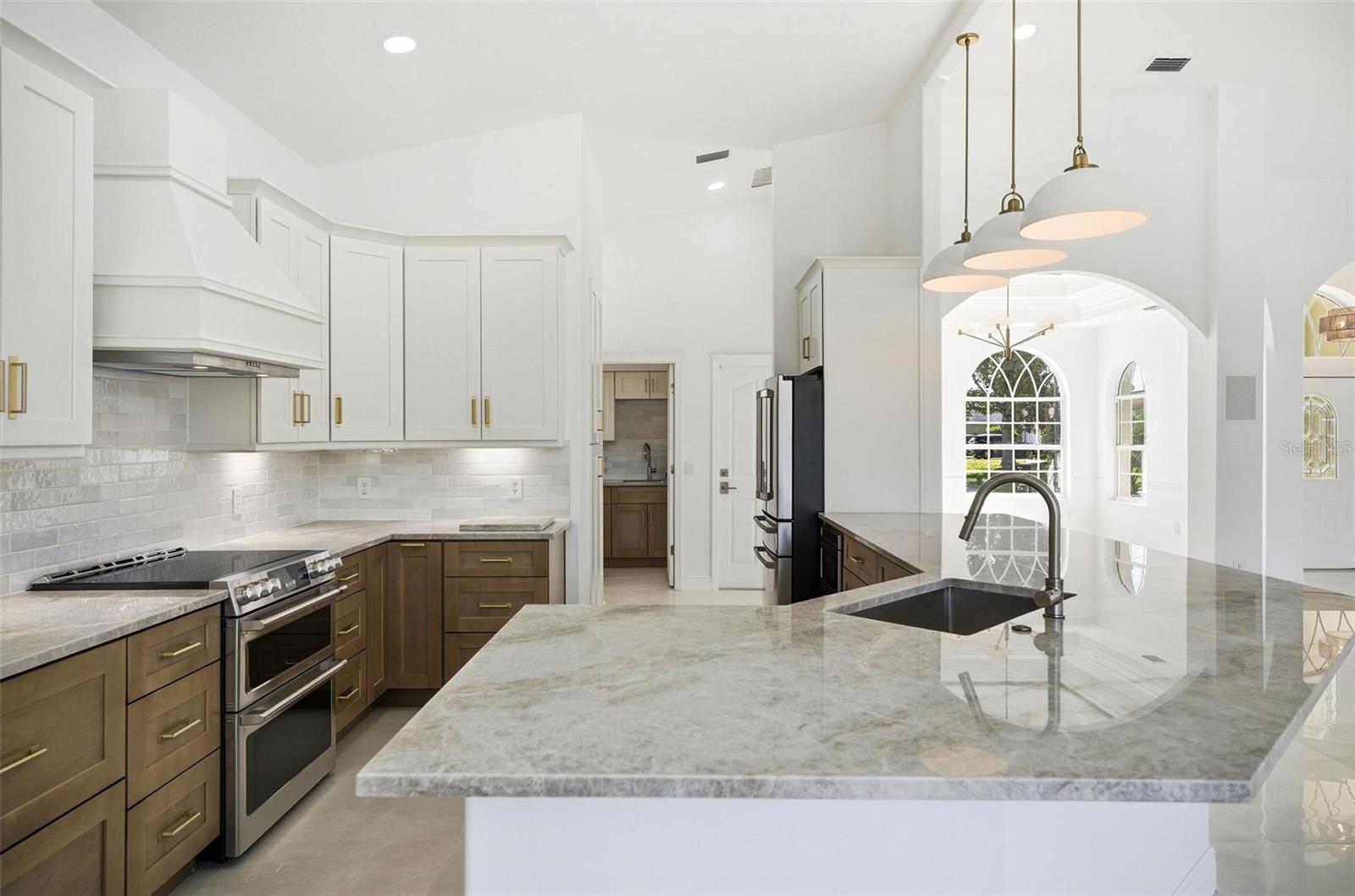 Image 22 of 84 For 34 Clermont Court