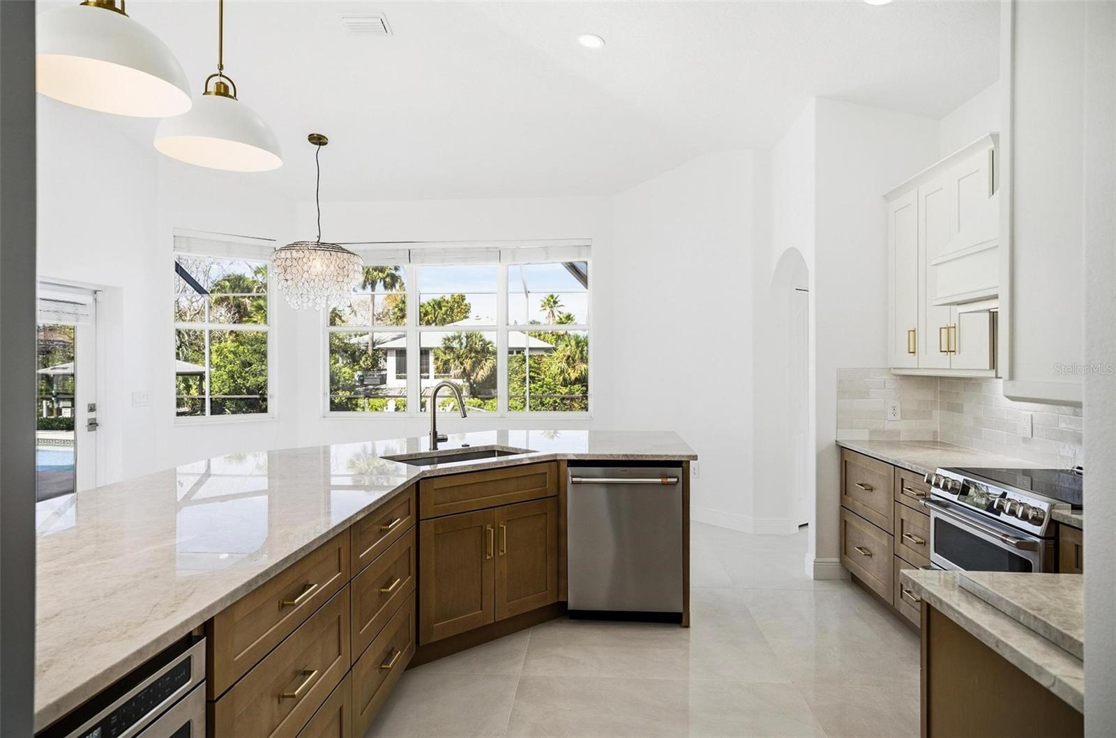 Image 23 of 84 For 34 Clermont Court