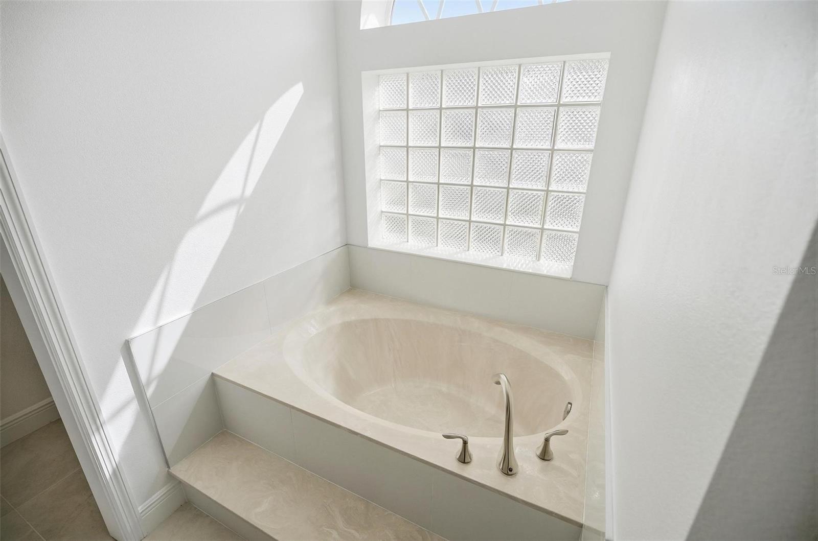 Image 40 of 84 For 34 Clermont Court