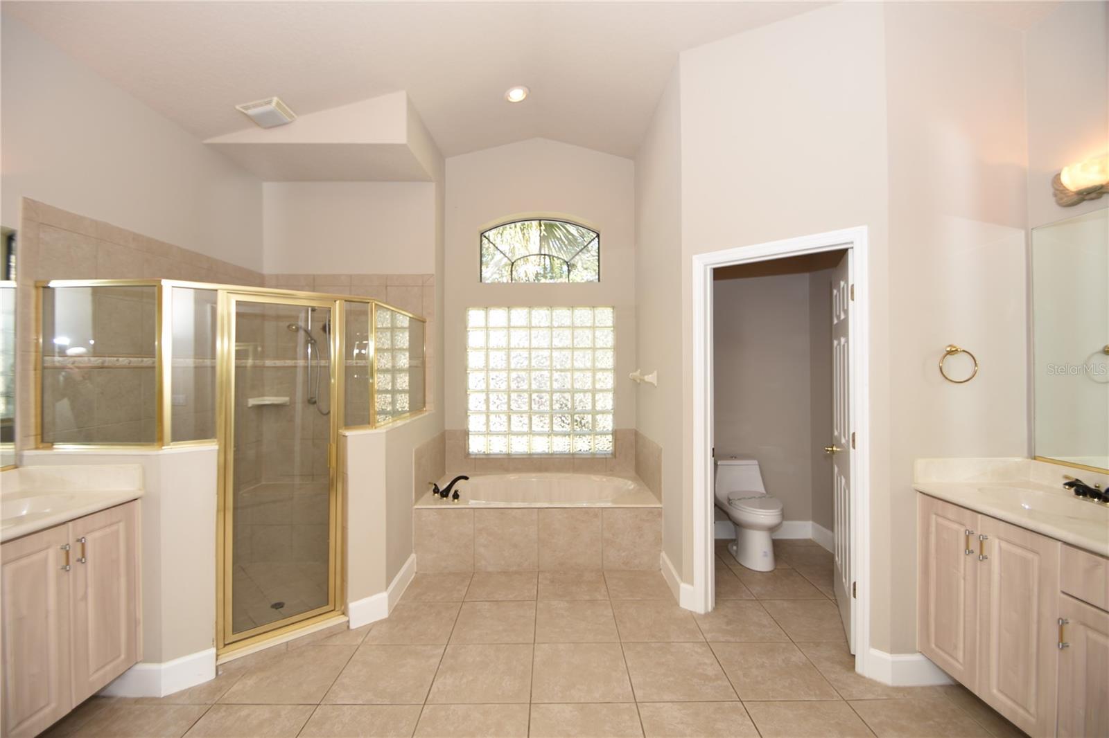 Image 19 of 45 For 16 Eastlake Drive