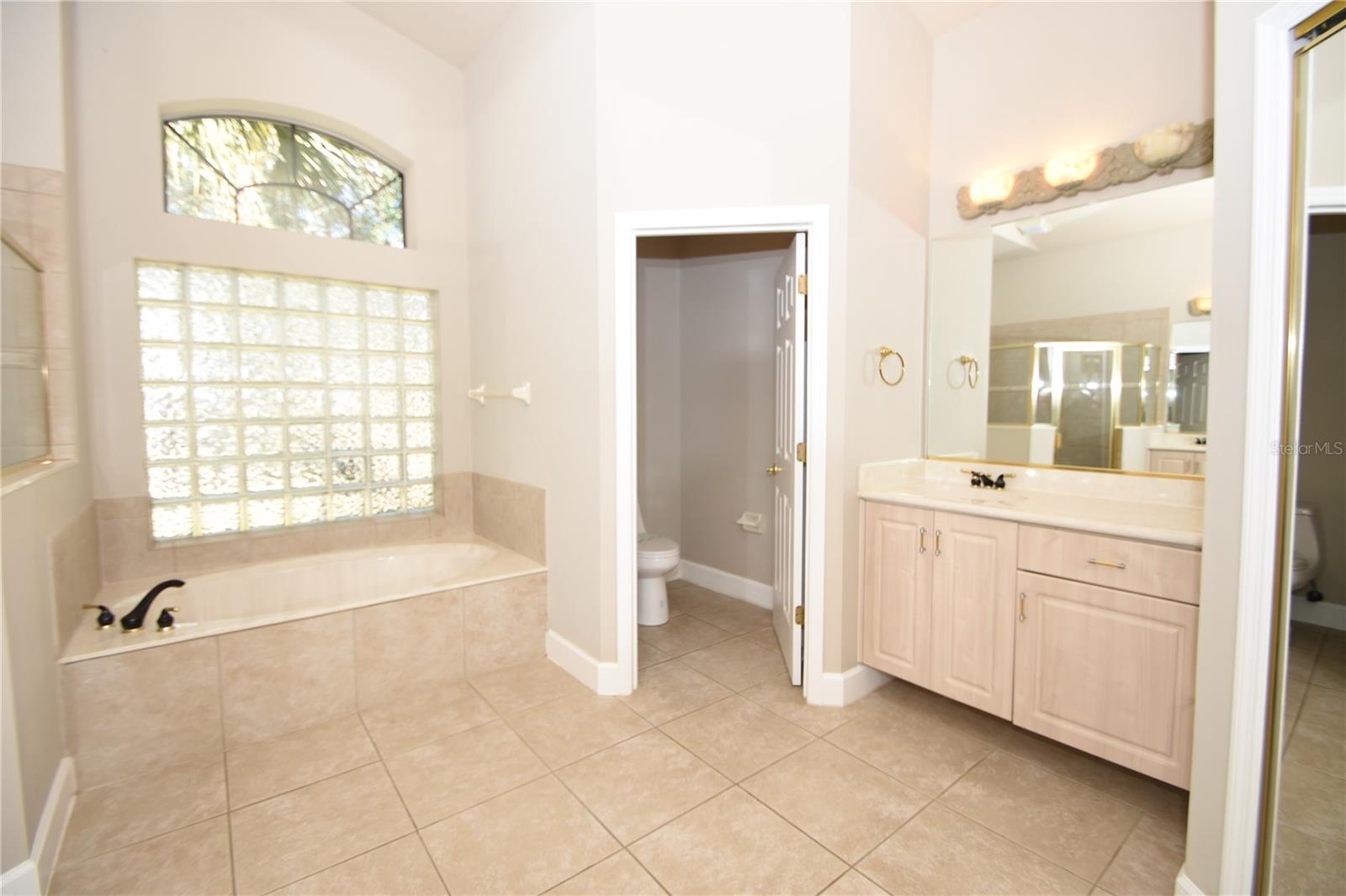 Image 20 of 45 For 16 Eastlake Drive