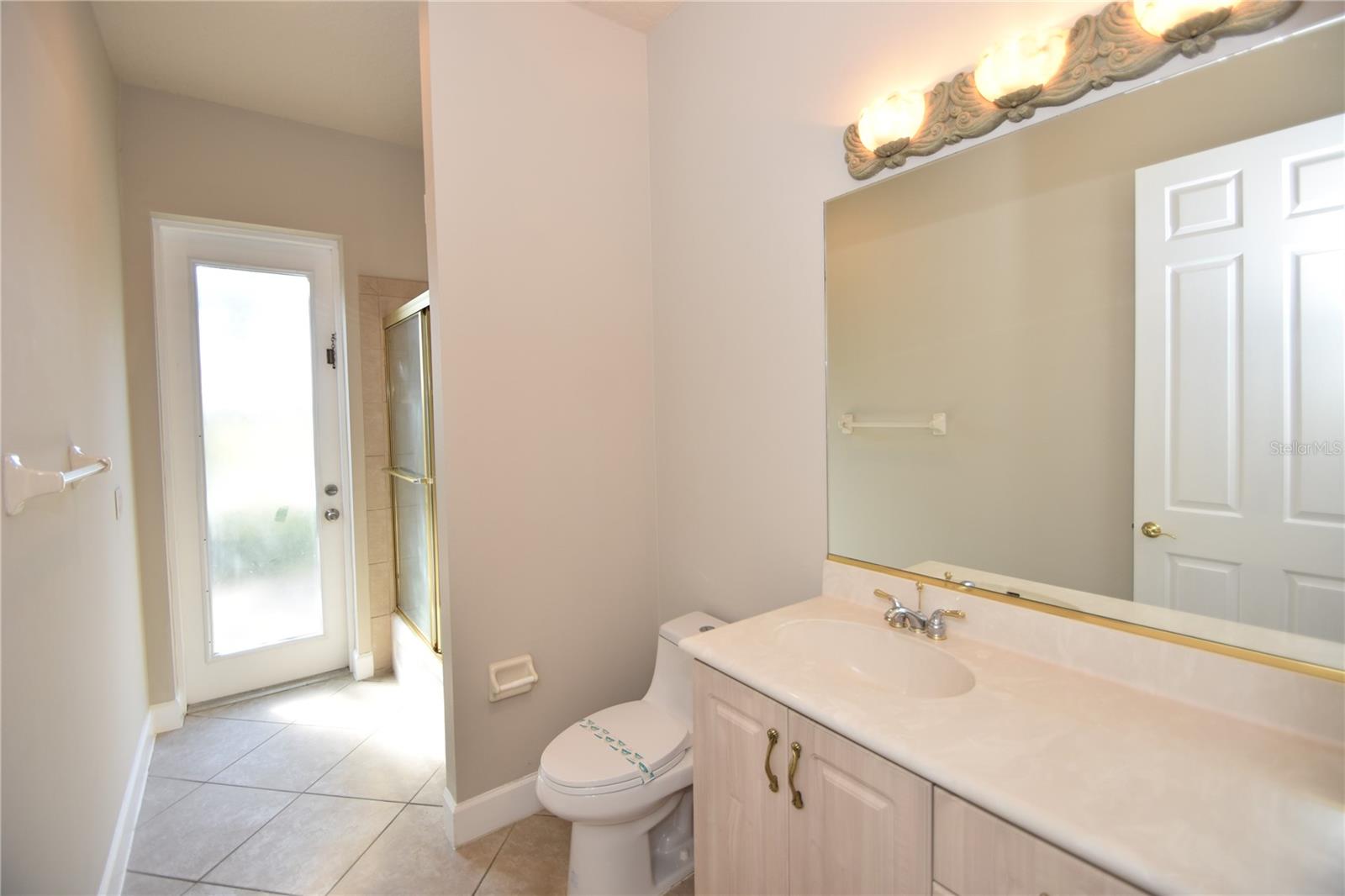 Image 29 of 45 For 16 Eastlake Drive