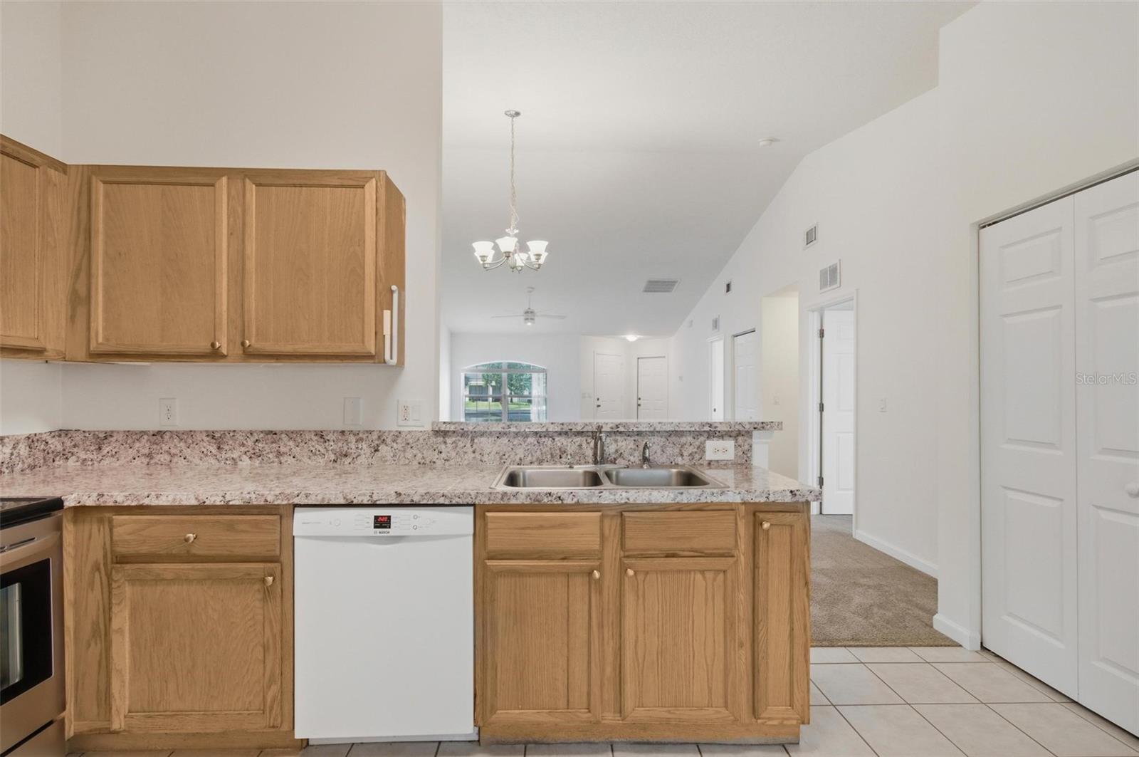 Image 16 of 40 For 6 Plateau Place