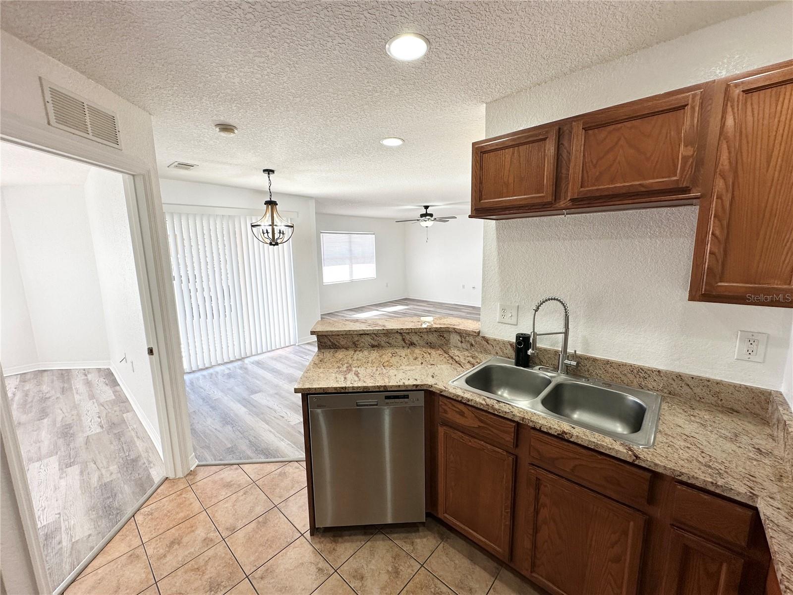 Image 12 of 33 For 4600 Moody Boulevard 6e