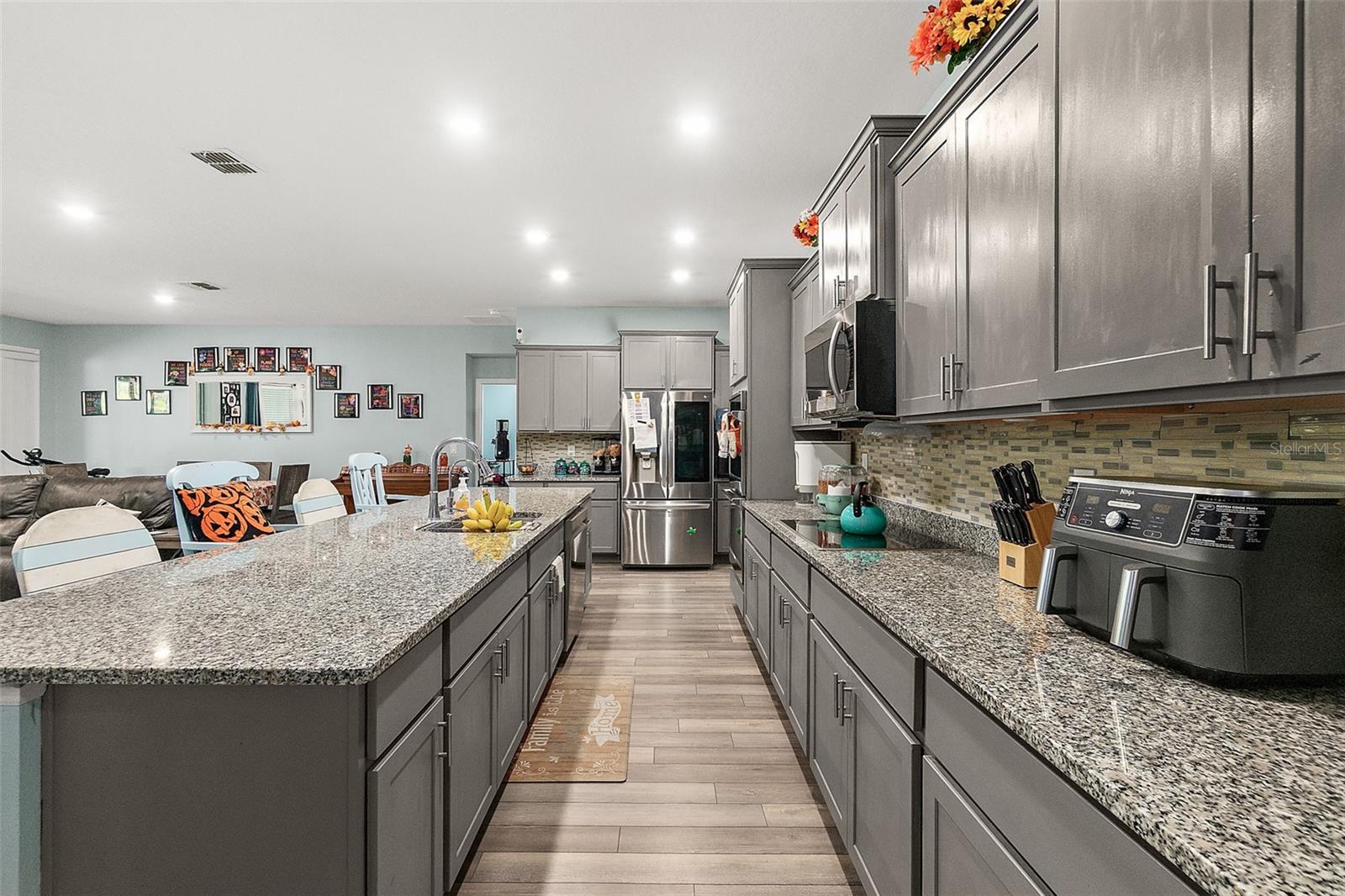 Image 27 of 46 For 3 Llacer Place