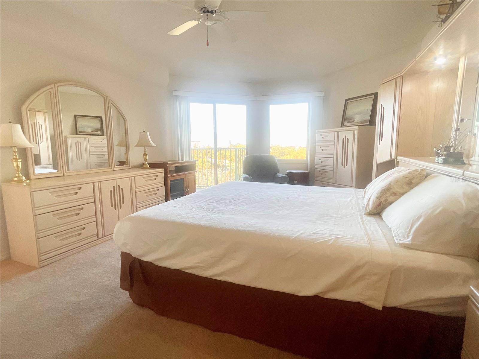 Image 21 of 47 For 4 Oceans West Boulevard 402b