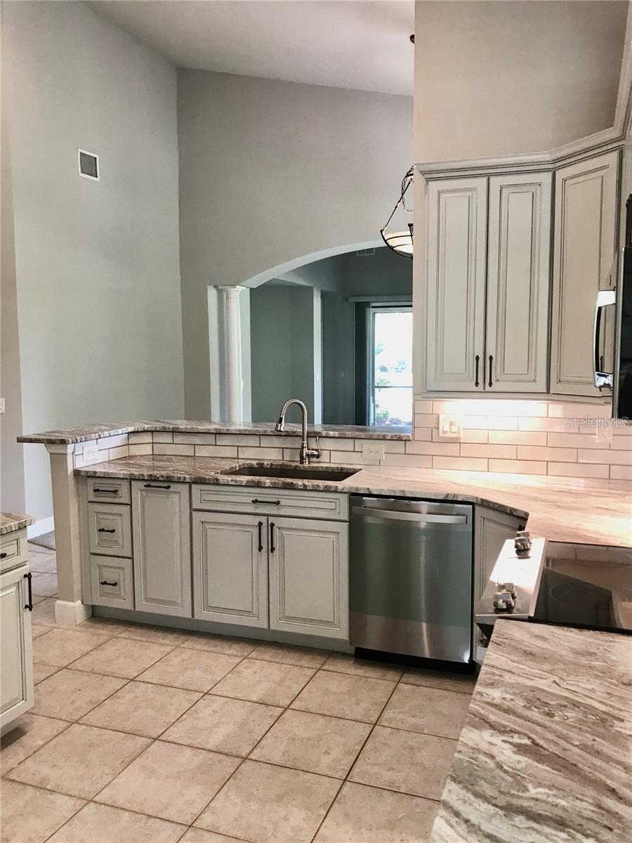 Image 10 of 49 For 37 River Landing Drive