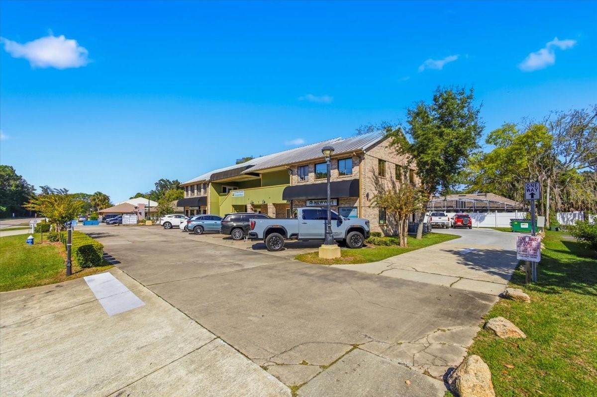 Image 4 of 98 For 7 Florida Park Drive N