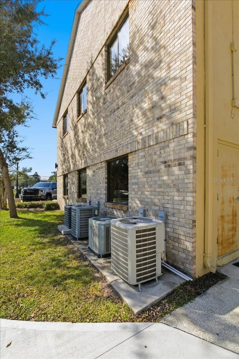 Image 52 of 98 For 7 Florida Park Drive N