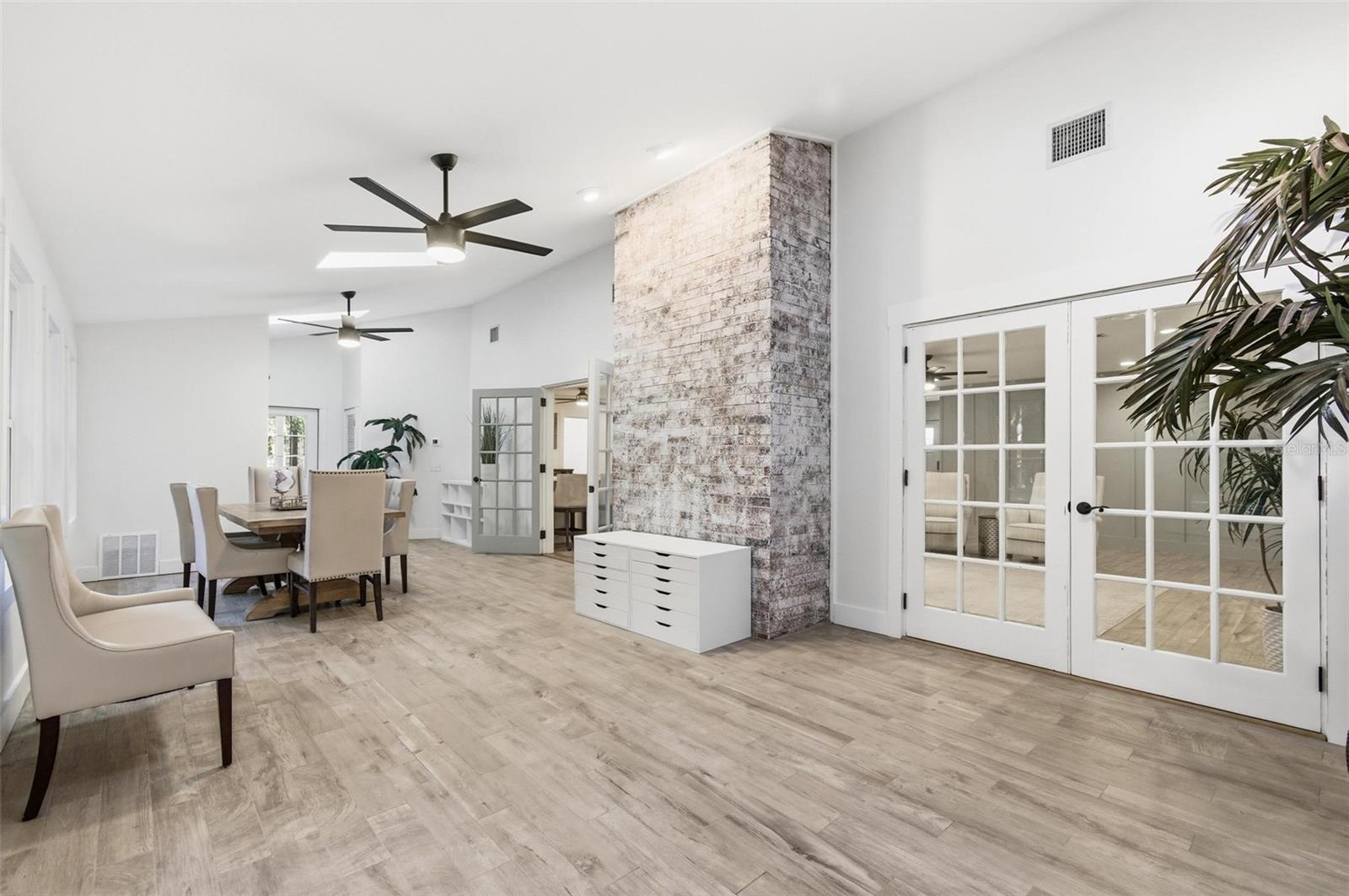 Image 23 of 53 For 3 Creek Bluff Run