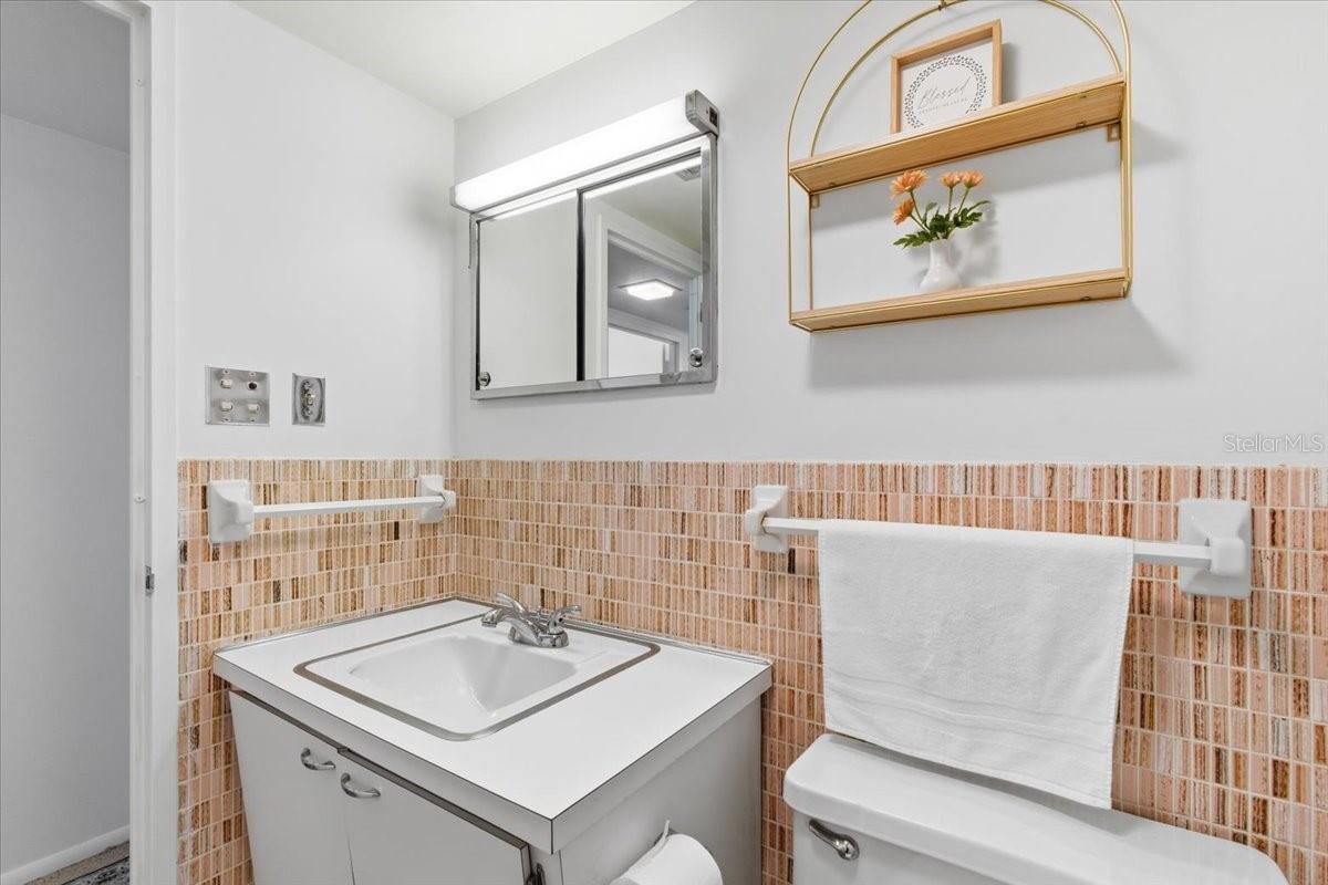 Image 18 of 50 For 1224 Peninsula Drive 407