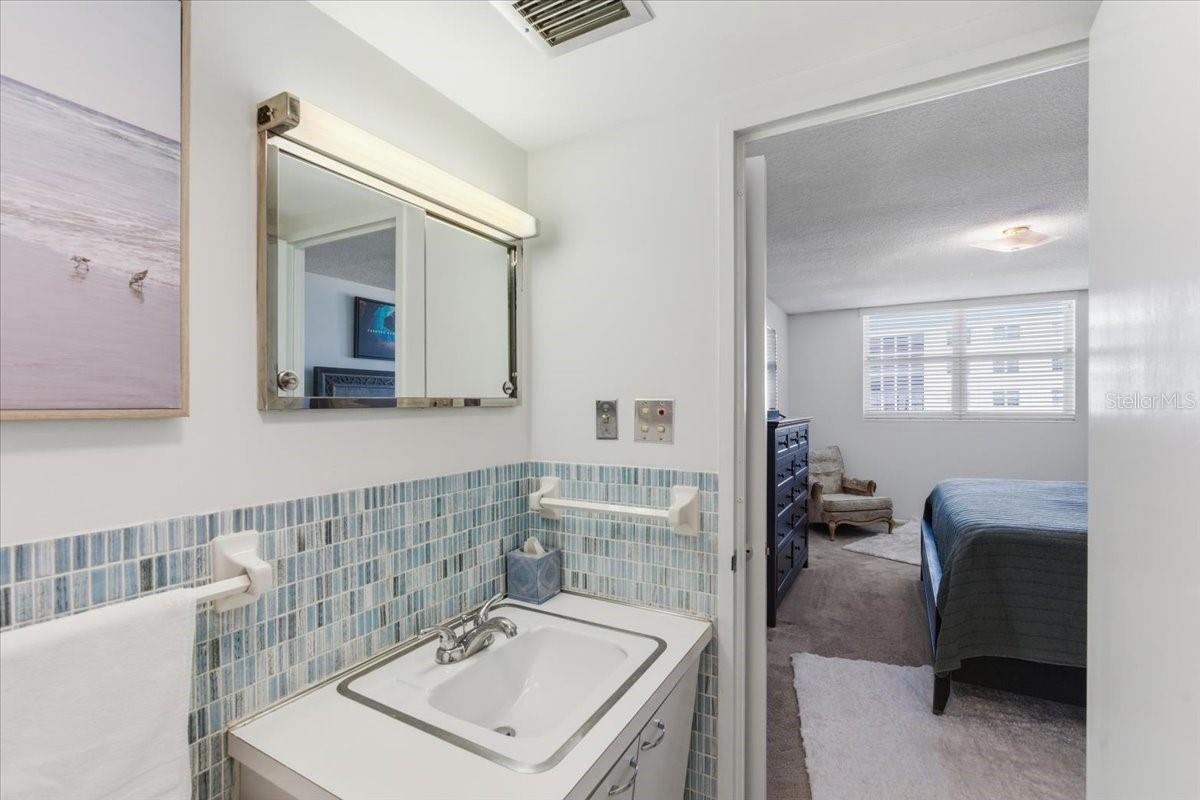 Image 24 of 50 For 1224 Peninsula Drive 407