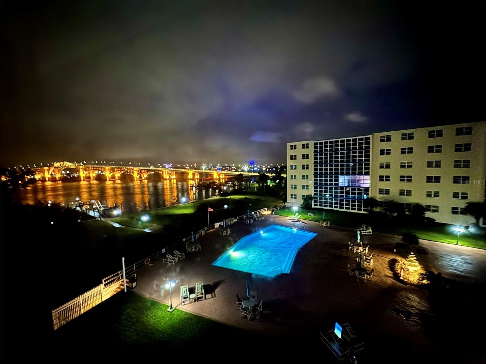 Image 3 of 50 For 1224 Peninsula Drive 407