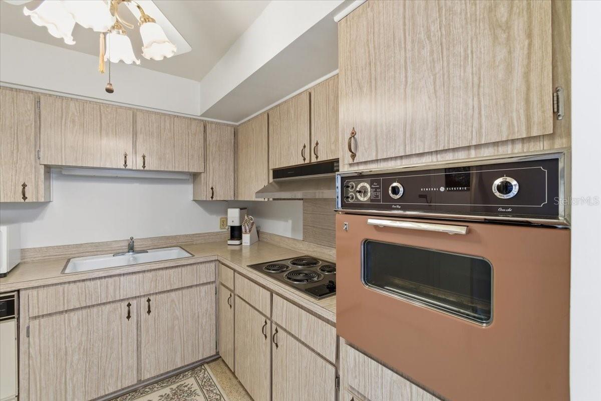 Image 4 of 50 For 1224 Peninsula Drive 407