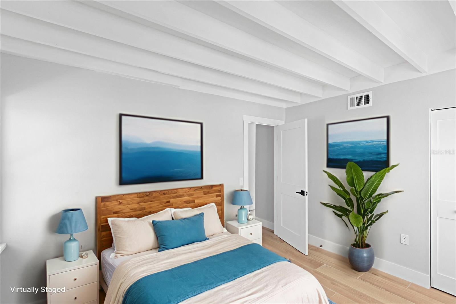 Image 39 of 100 For 5336 Atlantic View