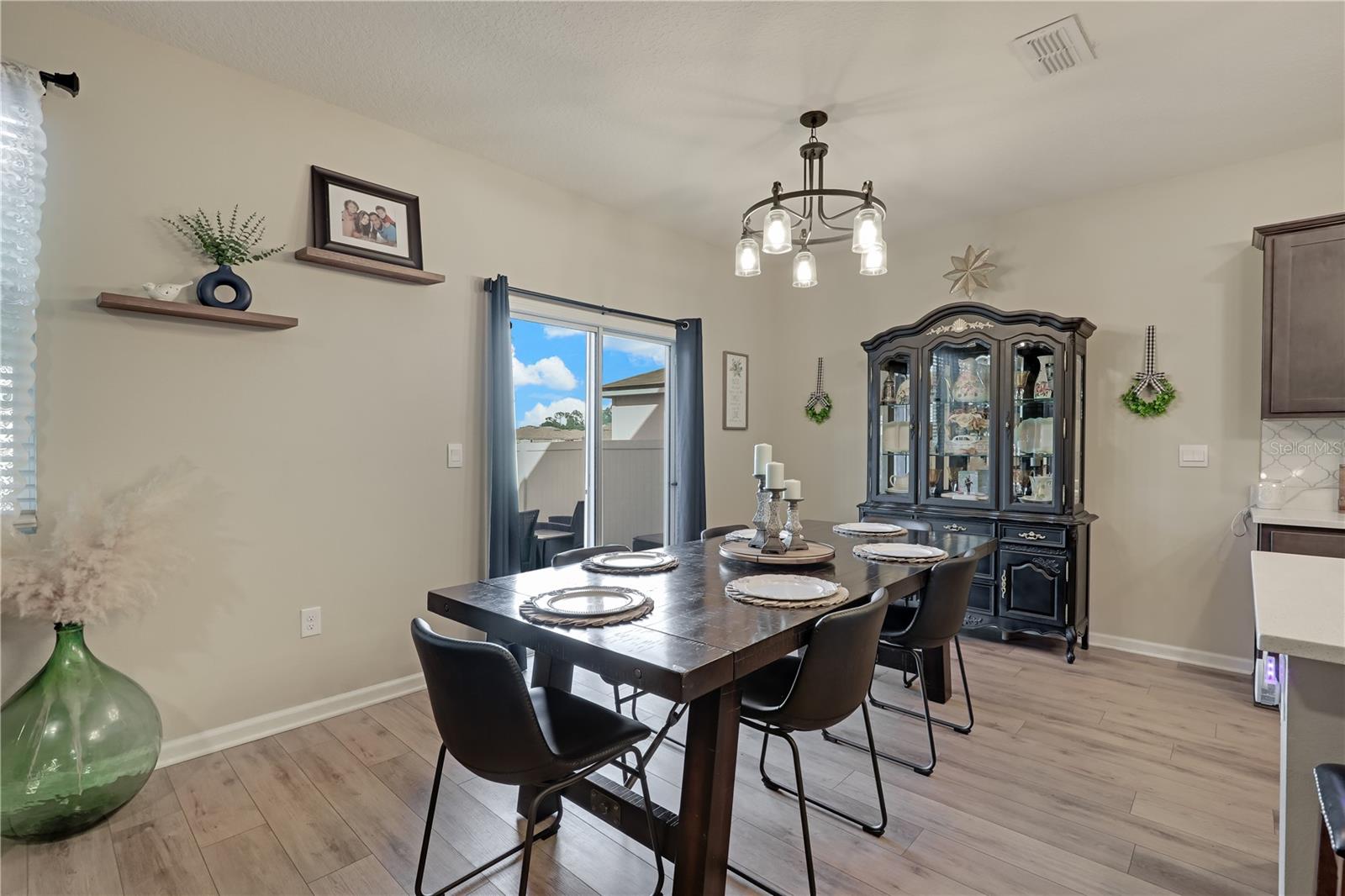 Image 21 of 64 For 3151 Lawton Place