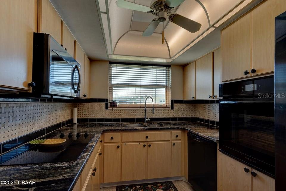 Image 17 of 50 For 23 Sunrise Avenue