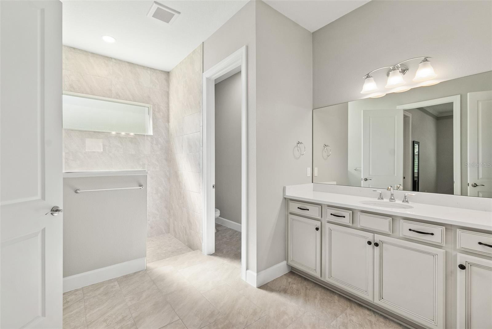 Image 38 of 80 For 41 Riverview Bend N